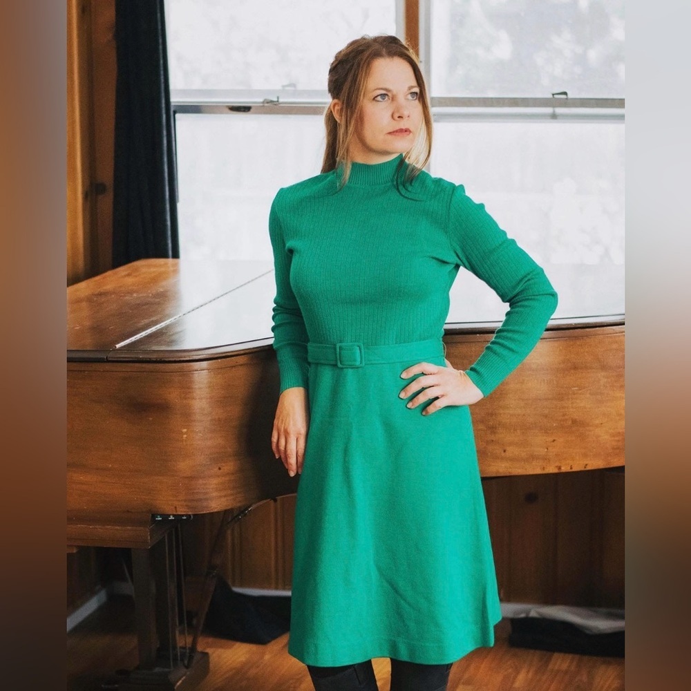 Vintage D’Allairds green dress, with belt, size S (tags says 12)